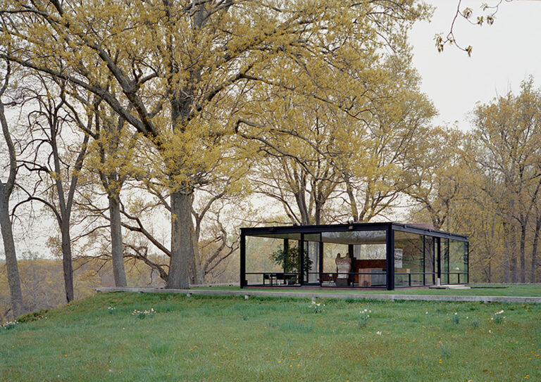 Menghzu phillip johnson001 xsmall  768x543